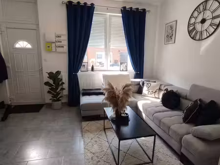 ? à vendre – maison entièrement rénovée à petite-forê