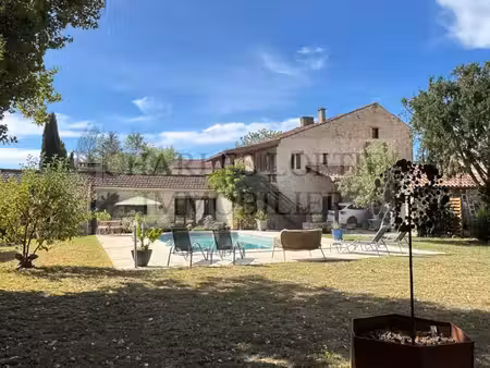 superbe maison en pierre  piscine sur terrain de 1378 m²