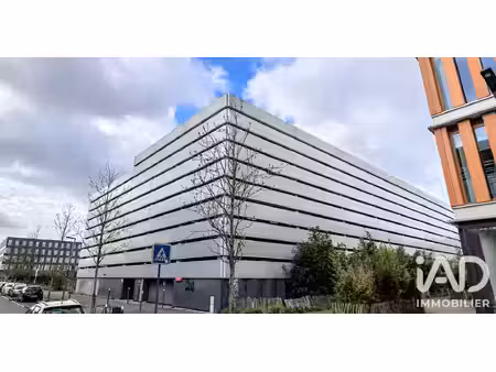 vente parking 196 m²