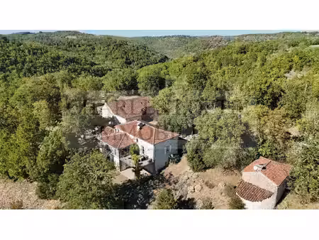 propriété de caractère au coeur de 17 hectares de nature 