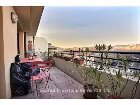 t2 vide d'exception avec terrasse — les allées provençales / sextius mirabeau