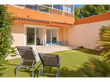hyères appartement t3 de 68 m2 avec jardin privatif de 80