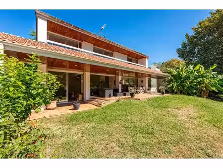 mouguerre bourg - villa aux beaux volumes  au calme  sur un vaste terrain