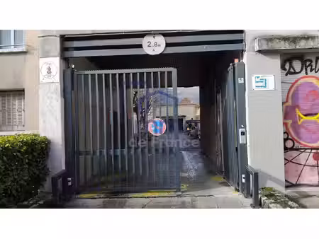 grand garage de 35m² en rdc avec belle hauteur
