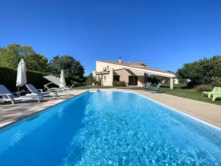 villa de 4 chambres de luxe en vente la roque-sur-pernes  provence-alpes-côte d'azur