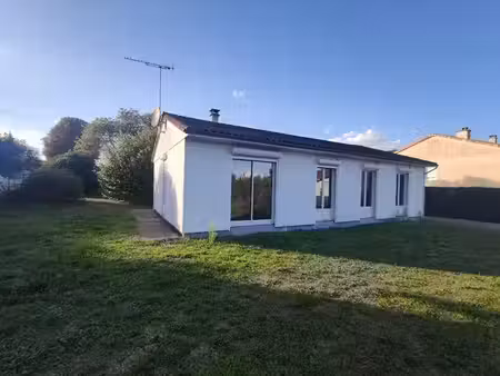 location maison 4 pièces 100 m² à chasseneuil-du-poitou (86360)  950 €