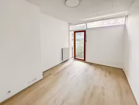 location locaux professionnels 14 m² à paris 15ème (75015)  899 €