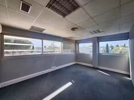 location locaux professionnels 3 pièces 64 m² à montpellier (34000)  940 €