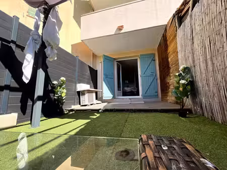 magnifique appartement studio en rez-de-chaussée avec jardin et une place de stationnement