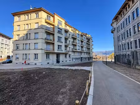 special investisseurs studio avec stationnement - quartier clém