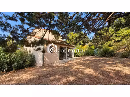 maison familiale avec piscine  appartement indépendant et terra