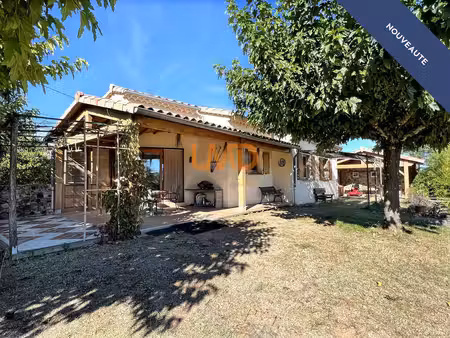 charmante maison traditionnelle avec vue dégagée et dépendance
