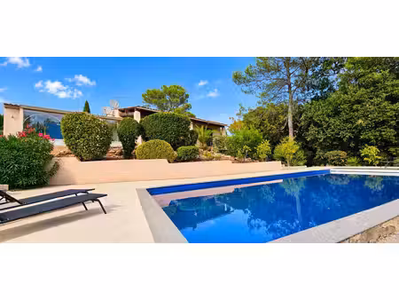 villa t5 avec piscine à roquebrune sur argens 83520.