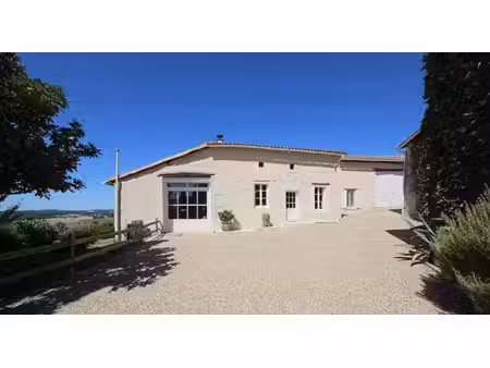 maison en pierre rénovée – belle vue sur la campagne
