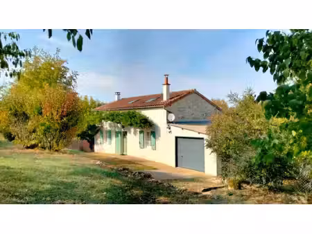 magnifique maison en pierre de village  jardins  garage & vues dégagées  2 chambres  2...