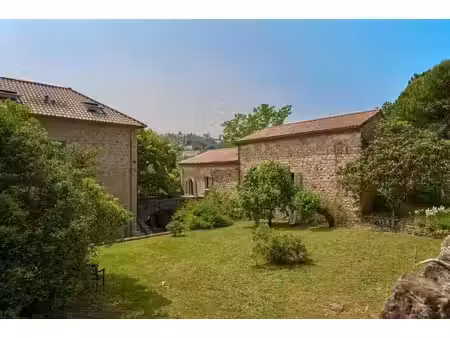 propriété historique d'exception – environ 700 m² de bâti sur pl