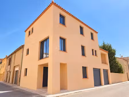 maison neuve avec double garage et terrasse