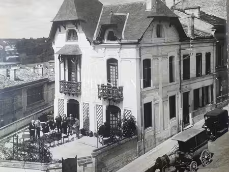 centre ville angoulême  villa renovée en 2019  140m2 garage 100m2 terasse et maison...