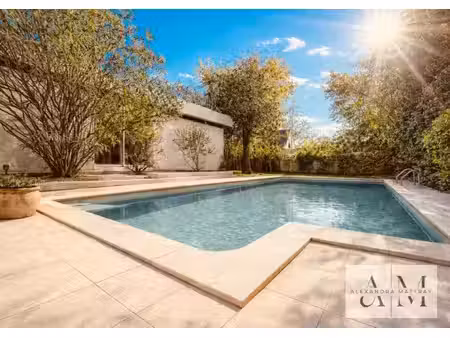 maison d’architecte de plain pied de 264 m² édifiée sur parcelle de près de 1000 m².
