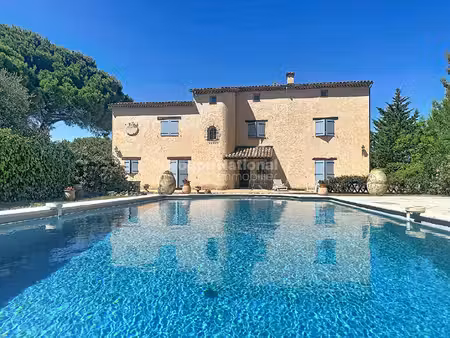 peymeinade / villa atypique 295 m² / terrain plat  piscine et nombreuses possibilités