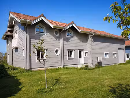 maison contemporaine avec grand hangar  vue pyrénées et accès