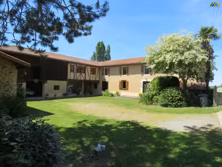 superbe propriété  énorme potentiel sur 3 hectares hautes pyr