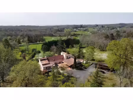 entre martel  brive la gaillarde et souillac  très belle propriété sur plus de deux...