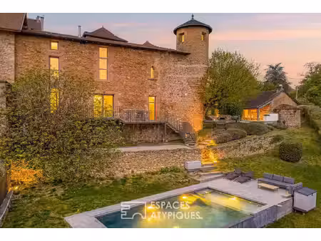 ancienne bâtisse du château rouge rénovée