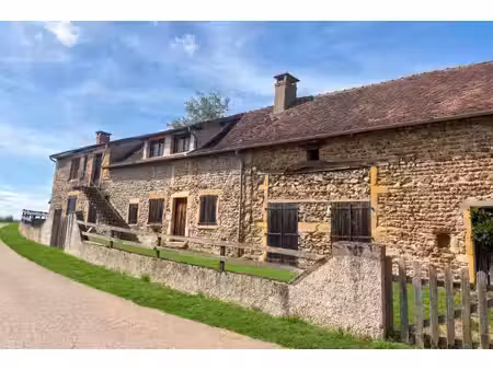 ancien corps de ferme en pierre à rénover  belle situation