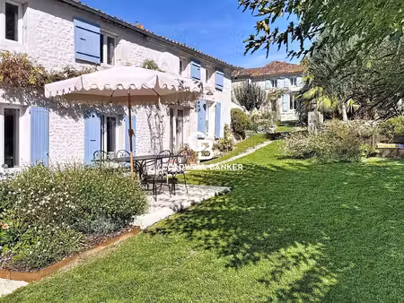 maison de charme  jardin champêtre et maison d'amis dépendante entre saintes et cognac