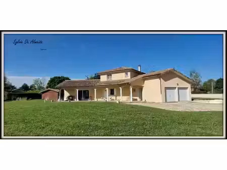 maison à vendre 140 m²  5 pièces  bage dommartin (01)? terrain 2200 m²  calme