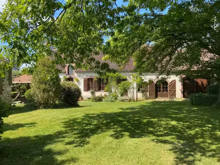vous serez séduit par cette longère et sa maison d'amis de 246 m2  poutres  tomettes et...