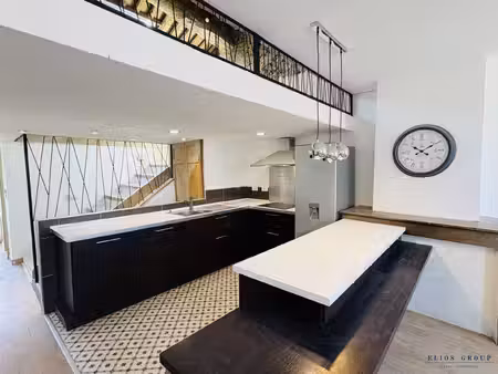appartement rénové  en plein centre  très lumineux.