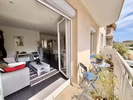 appartement traversant la seyne avec balcon  cave et parking