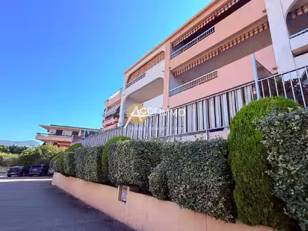 t2 avec grande terrasse et garage
