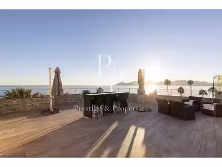 a vendre - rooftop 5 pièces - terrasse 100 m2 - vue mer panoramique - cannes