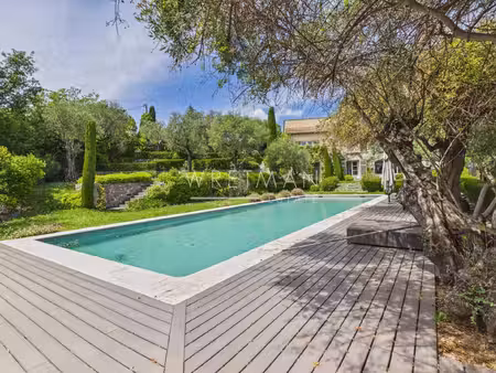 propriété d'exception à vendre avec 5 chambres et grand piscine - châteauneuf