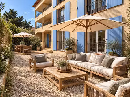 la crau ! centre-ville appartement t4 de 120 m² - jardin privatif - terrasse - parking