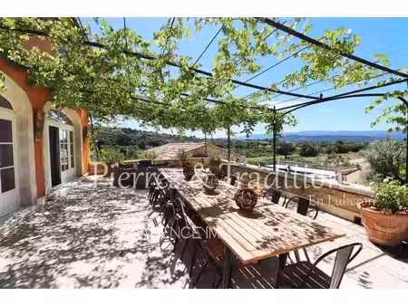 magnifique propriété provençale avec vue panoramique au coeur du luberon