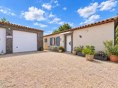 villa au calme avec jardin et double garage