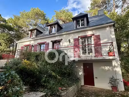 charmante maison familiale de 178 m² sur un parc de 6 720 m² avec piscine — saint-dolay