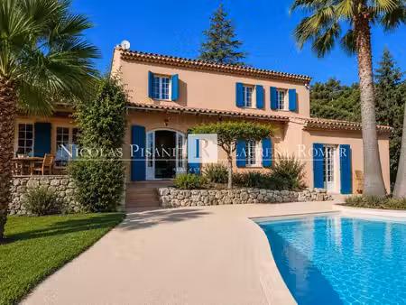 villa provencale avec piscine dans domaine ferme