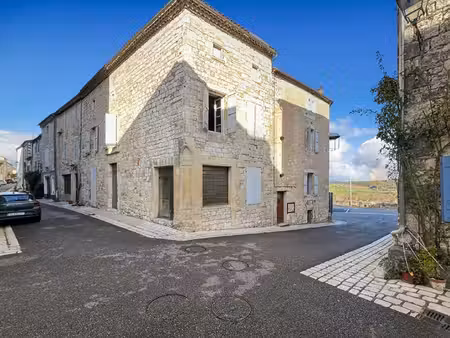 immeuble en pierres au coeur d'une bastide