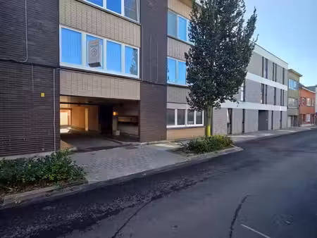 appartement (2 chambres + garage).