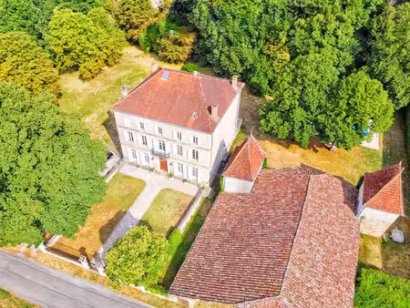 demeure de prestige avec grange de 300 m2 et piscine - 1 13 hectares de terrain