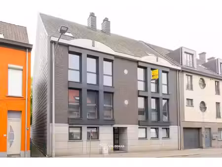 ruim duplex-appartement met terras  grote kelder en zolder