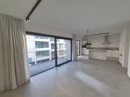 nieuwbouw appartement met dubbele staanplaats voor de wagen