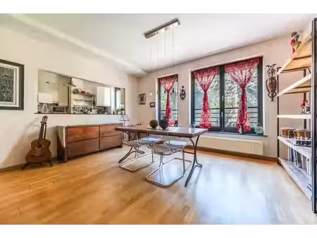 appartement lumineux avec terrasse et jardin