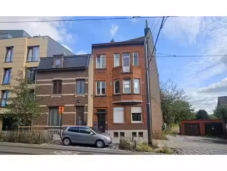 rez-de-chaussée à rénover avec très grand jardin – neder-ove