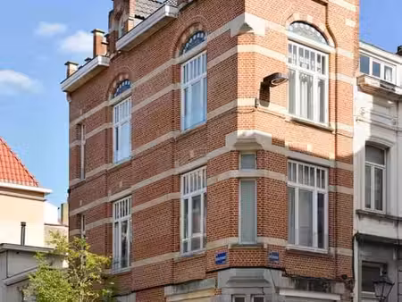 cinquantenaire / tongres – duplex rdc/sous-sol 70 m²